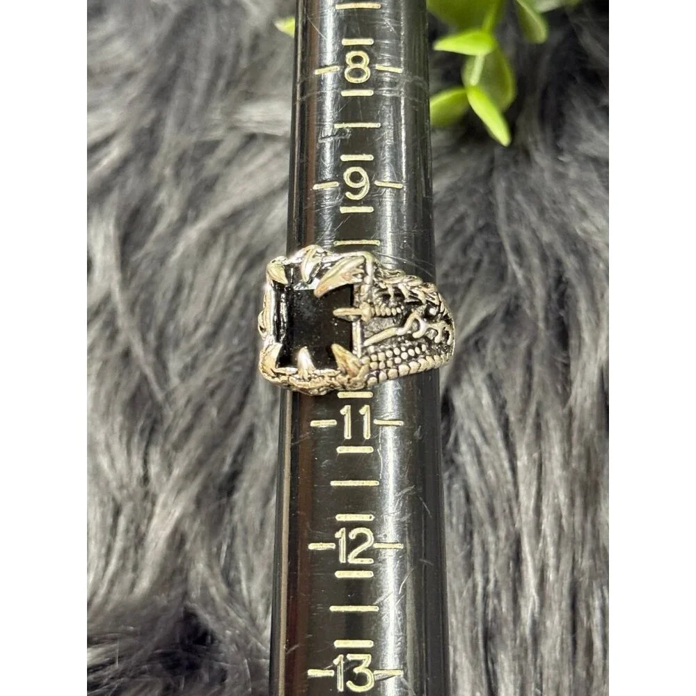 Silver‎ Clawed Black Stone Ring